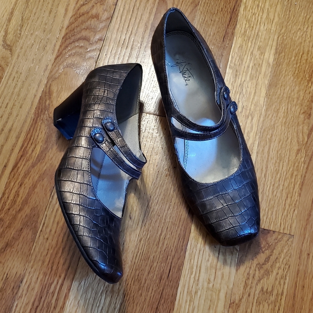 Life Stride Golden Bronze Croc Style Pumps